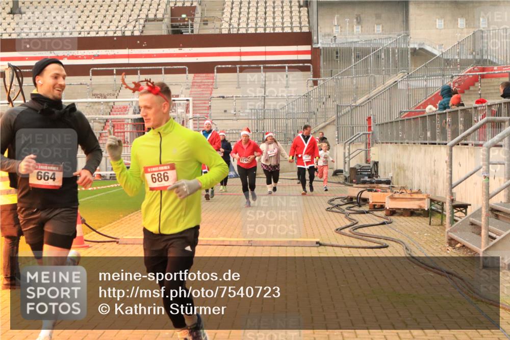 08.12.2024 - St. Pauli X-Mass-Run No. 14 Kathrin Stürmer Photography http://msf.ph/oto/7540723 08.12.2024 10:59:26 Ziel  meine-sportfotos.de