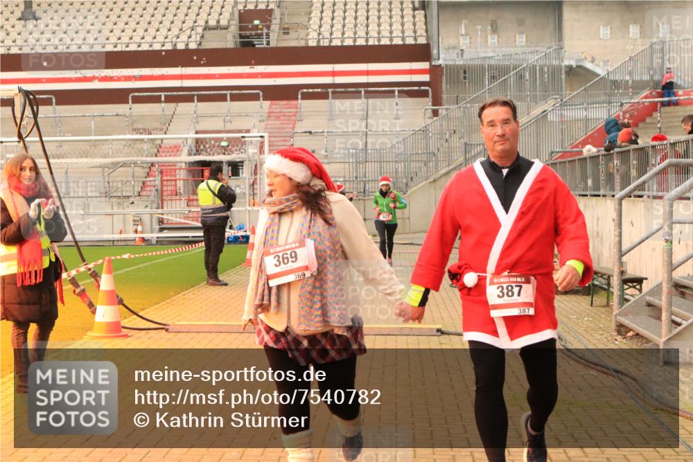 08.12.2024 - St. Pauli X-Mass-Run No. 14 Kathrin Stürmer Photography http://msf.ph/oto/7540782 08.12.2024 10:59:38 Ziel  meine-sportfotos.de