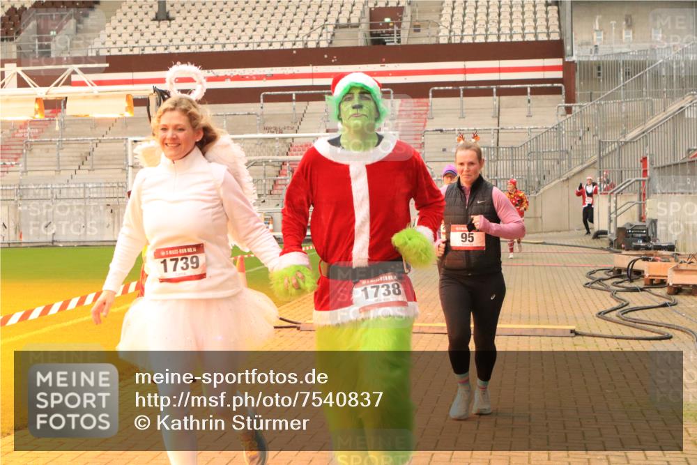 08.12.2024 - St. Pauli X-Mass-Run No. 14 Kathrin Stürmer Photography http://msf.ph/oto/7540837 08.12.2024 11:00:13 Ziel  meine-sportfotos.de