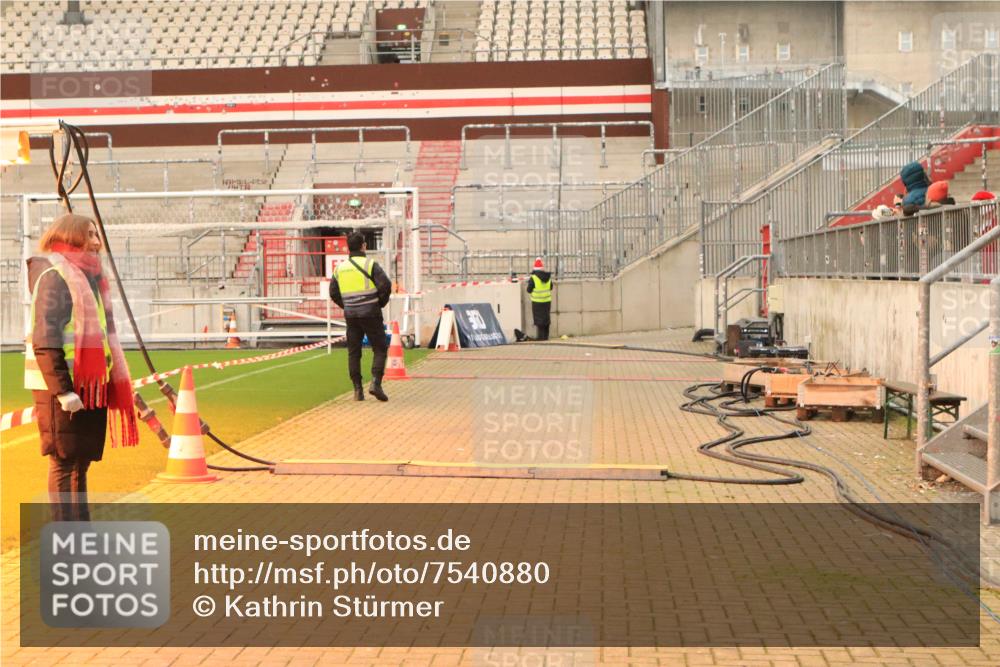 08.12.2024 - St. Pauli X-Mass-Run No. 14 Kathrin Stürmer Photography http://msf.ph/oto/7540880 08.12.2024 11:00:29 Ziel  meine-sportfotos.de