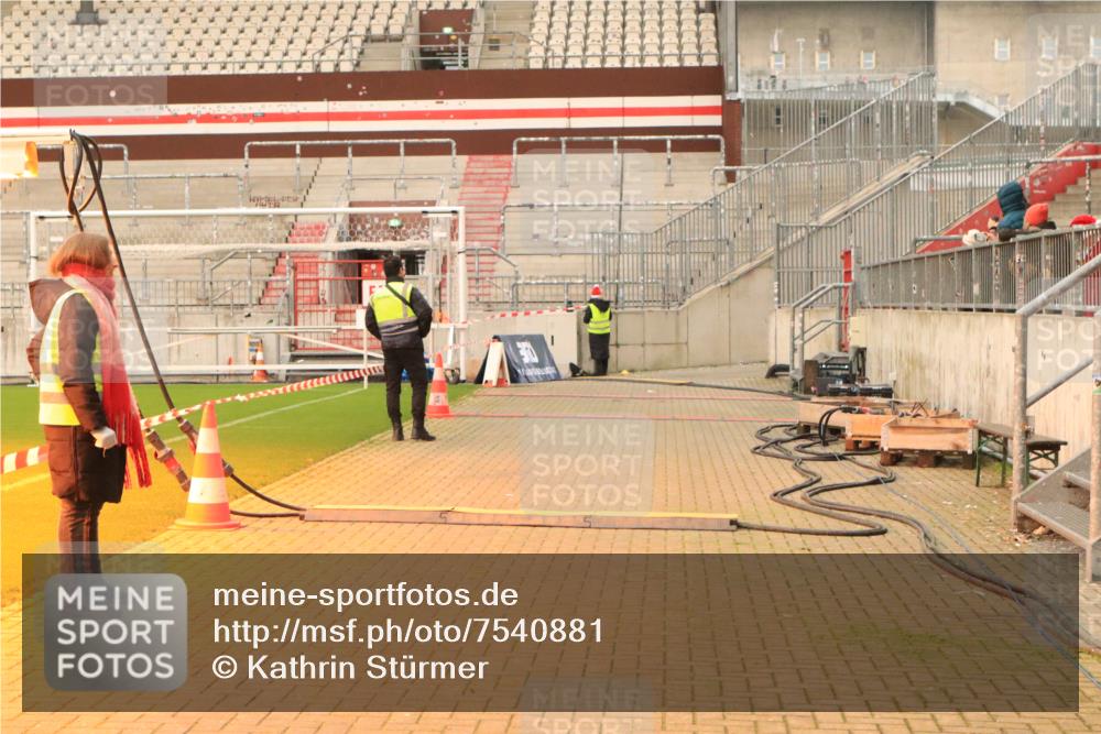 08.12.2024 - St. Pauli X-Mass-Run No. 14 Kathrin Stürmer Photography http://msf.ph/oto/7540881 08.12.2024 11:00:30 Ziel  meine-sportfotos.de