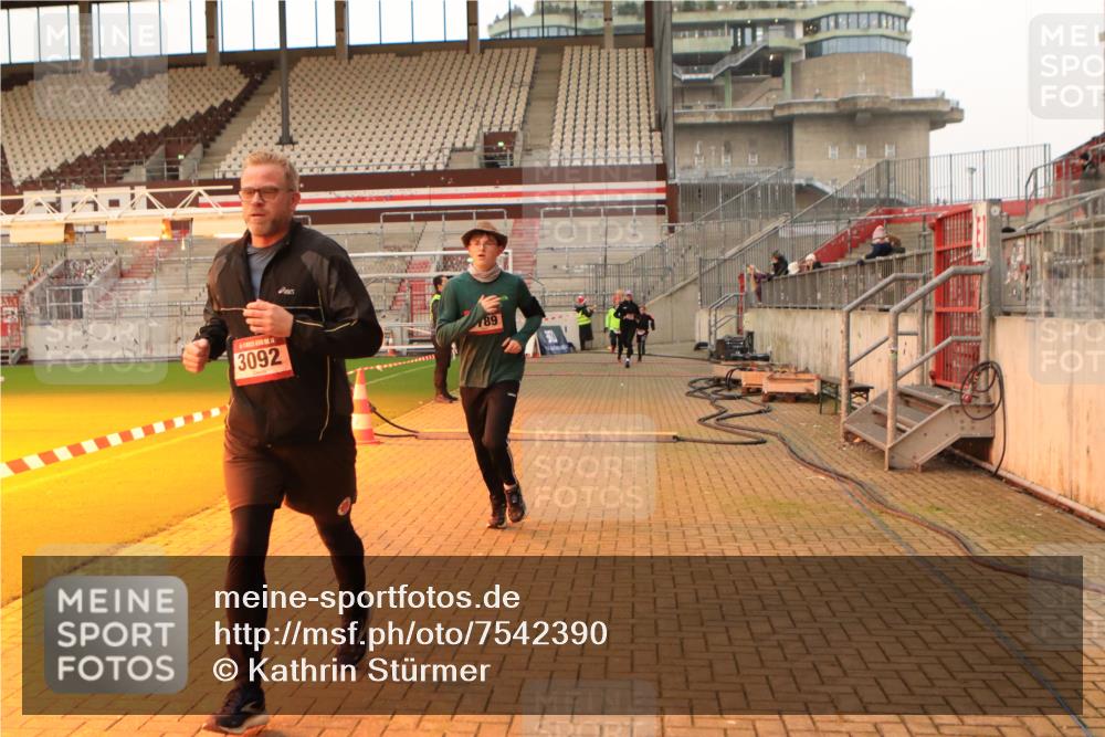 08.12.2024 - St. Pauli X-Mass-Run No. 14 Kathrin Stürmer Photography http://msf.ph/oto/7542390 08.12.2024 09:57:55 Ziel  meine-sportfotos.de