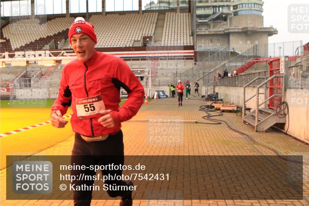 08.12.2024 - St. Pauli X-Mass-Run No. 14 Kathrin Stürmer Photography http://msf.ph/oto/7542431 08.12.2024 09:58:10 Ziel  meine-sportfotos.de