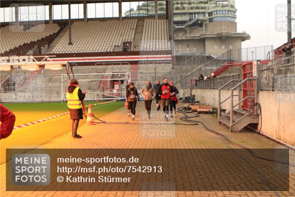 08.12.2024 - St. Pauli X-Mass-Run No. 14 Kathrin Stürmer Photography http://msf.ph/oto/7542913 08.12.2024 10:01:41 Ziel  meine-sportfotos.de