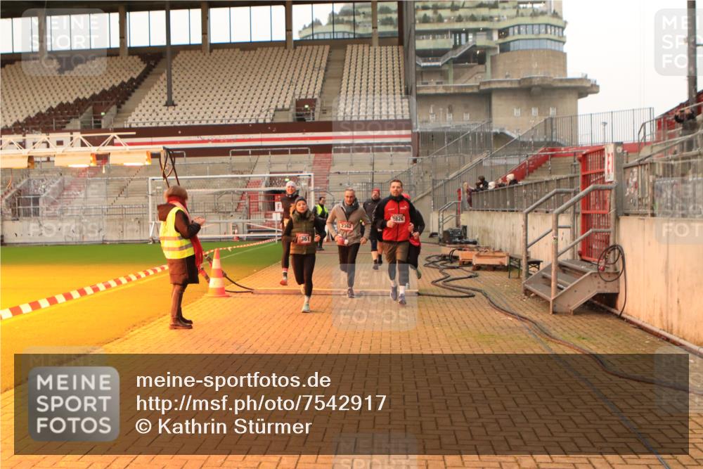08.12.2024 - St. Pauli X-Mass-Run No. 14 Kathrin Stürmer Photography http://msf.ph/oto/7542917 08.12.2024 10:01:41 Ziel  meine-sportfotos.de