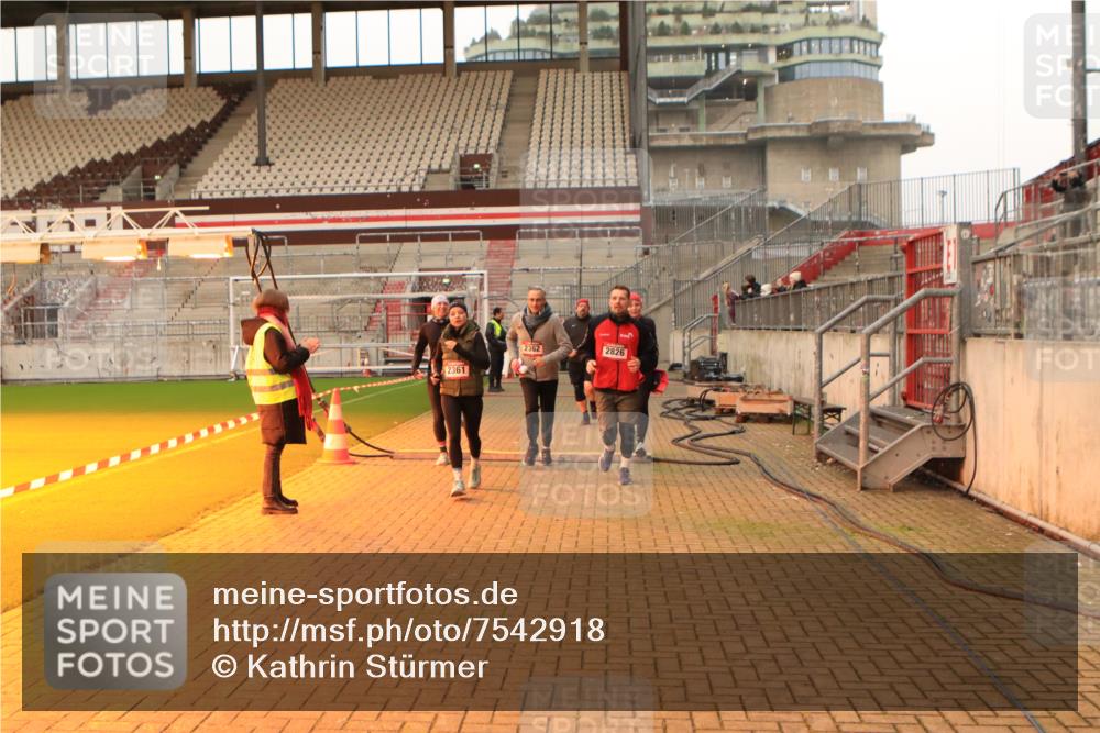 08.12.2024 - St. Pauli X-Mass-Run No. 14 Kathrin Stürmer Photography http://msf.ph/oto/7542918 08.12.2024 10:01:42 Ziel  meine-sportfotos.de