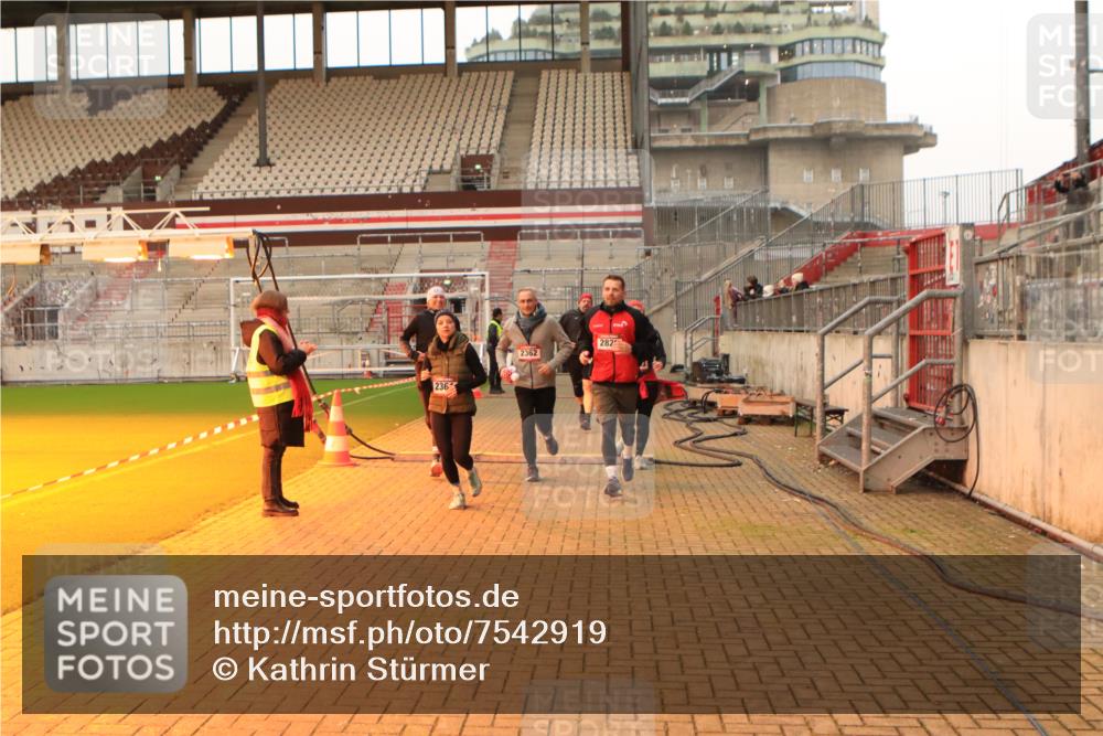 08.12.2024 - St. Pauli X-Mass-Run No. 14 Kathrin Stürmer Photography http://msf.ph/oto/7542919 08.12.2024 10:01:42 Ziel  meine-sportfotos.de