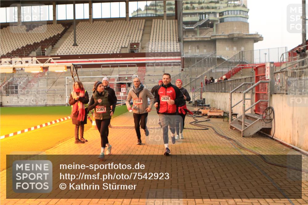 08.12.2024 - St. Pauli X-Mass-Run No. 14 Kathrin Stürmer Photography http://msf.ph/oto/7542923 08.12.2024 10:01:43 Ziel  meine-sportfotos.de