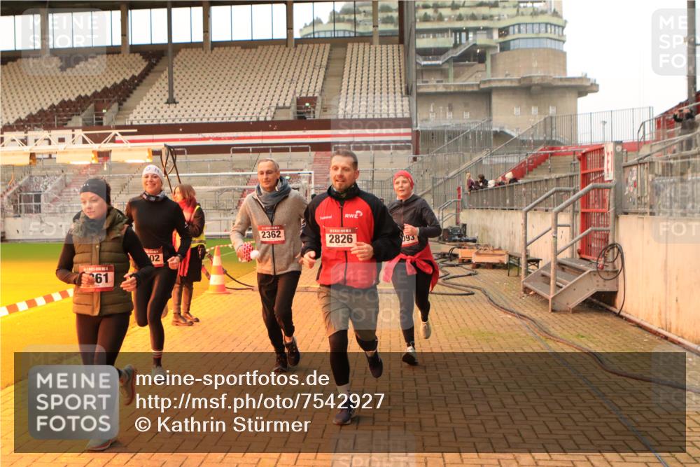 08.12.2024 - St. Pauli X-Mass-Run No. 14 Kathrin Stürmer Photography http://msf.ph/oto/7542927 08.12.2024 10:01:43 Ziel  meine-sportfotos.de