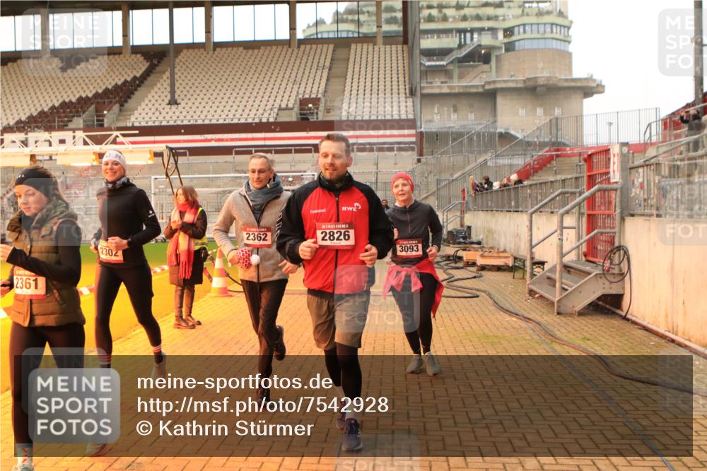 08.12.2024 - St. Pauli X-Mass-Run No. 14 Kathrin Stürmer Photography http://msf.ph/oto/7542928 08.12.2024 10:01:44 Ziel  meine-sportfotos.de