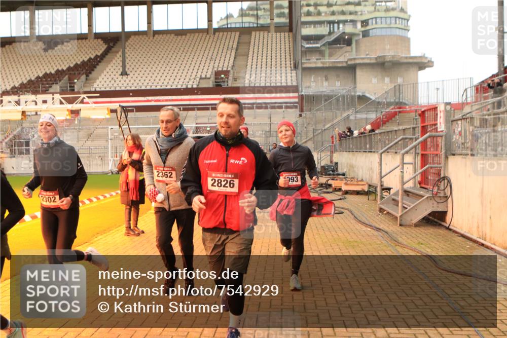 08.12.2024 - St. Pauli X-Mass-Run No. 14 Kathrin Stürmer Photography http://msf.ph/oto/7542929 08.12.2024 10:01:44 Ziel  meine-sportfotos.de