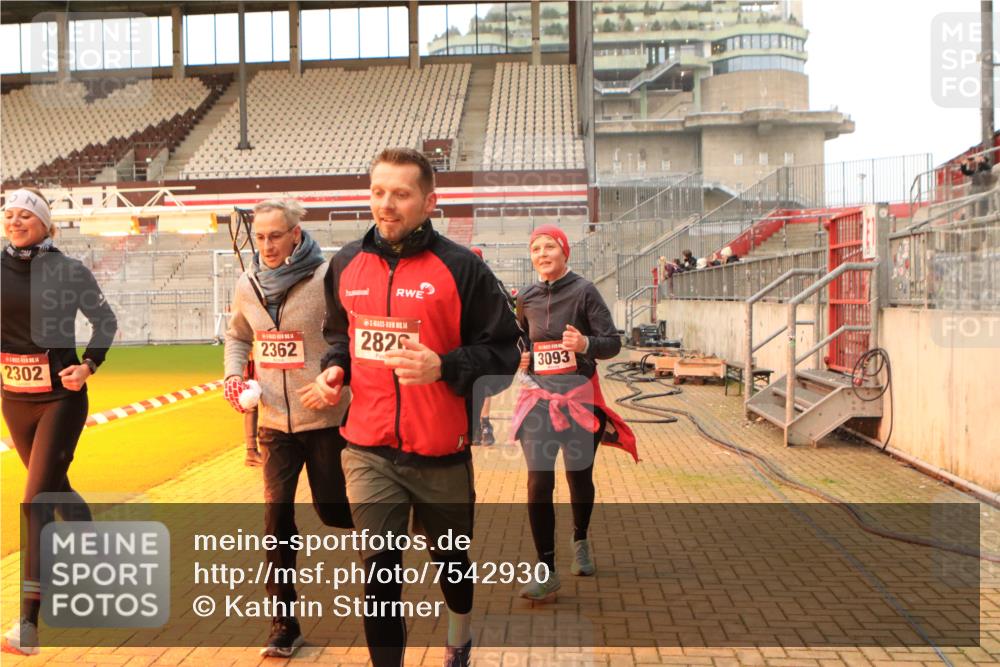 08.12.2024 - St. Pauli X-Mass-Run No. 14 Kathrin Stürmer Photography http://msf.ph/oto/7542930 08.12.2024 10:01:44 Ziel  meine-sportfotos.de