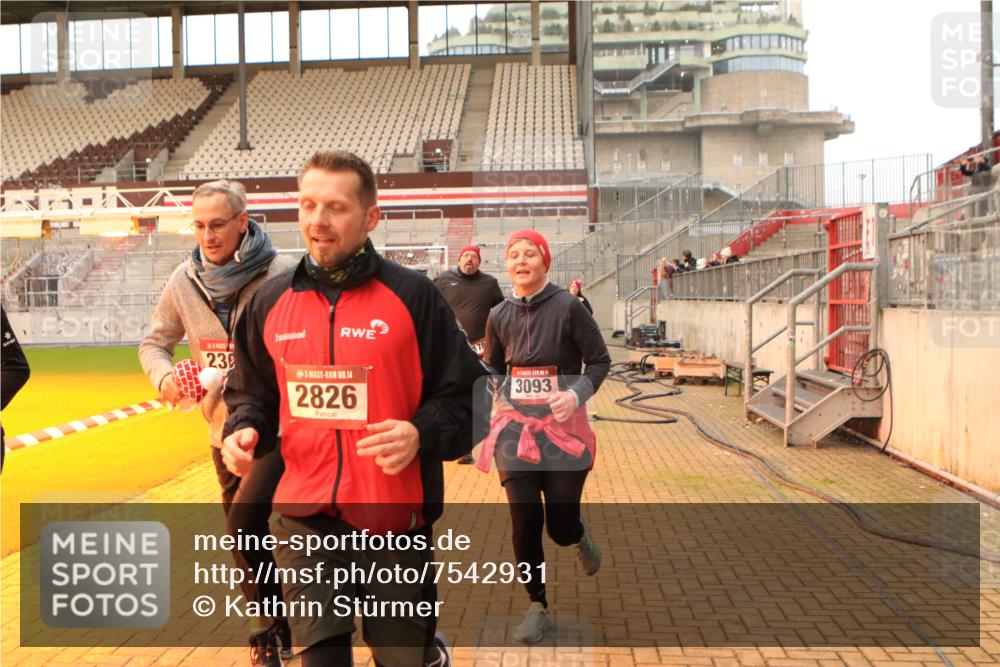 08.12.2024 - St. Pauli X-Mass-Run No. 14 Kathrin Stürmer Photography http://msf.ph/oto/7542931 08.12.2024 10:01:44 Ziel  meine-sportfotos.de