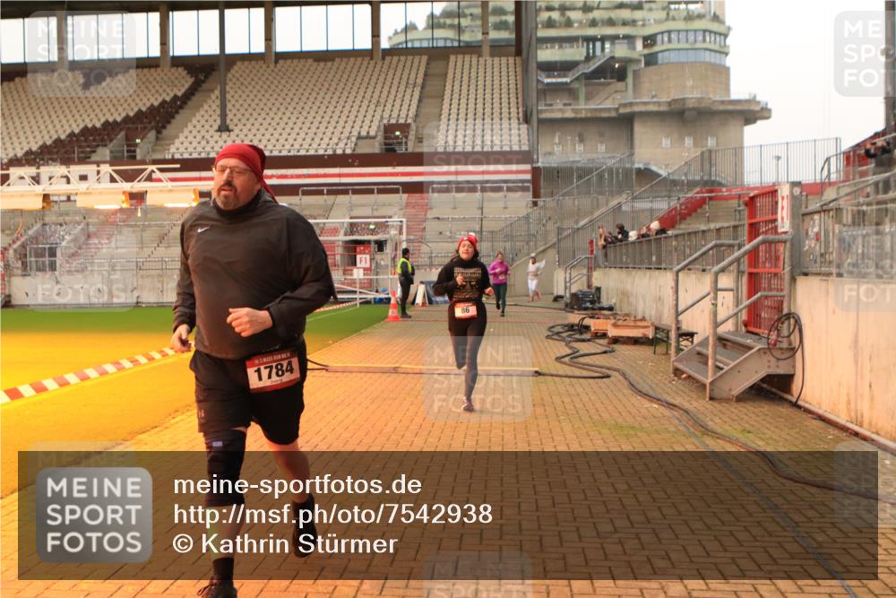 08.12.2024 - St. Pauli X-Mass-Run No. 14 Kathrin Stürmer Photography http://msf.ph/oto/7542938 08.12.2024 10:01:46 Ziel  meine-sportfotos.de