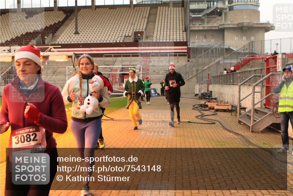 08.12.2024 - St. Pauli X-Mass-Run No. 14 Kathrin Stürmer Photography http://msf.ph/oto/7543148 08.12.2024 10:03:41 Ziel  meine-sportfotos.de