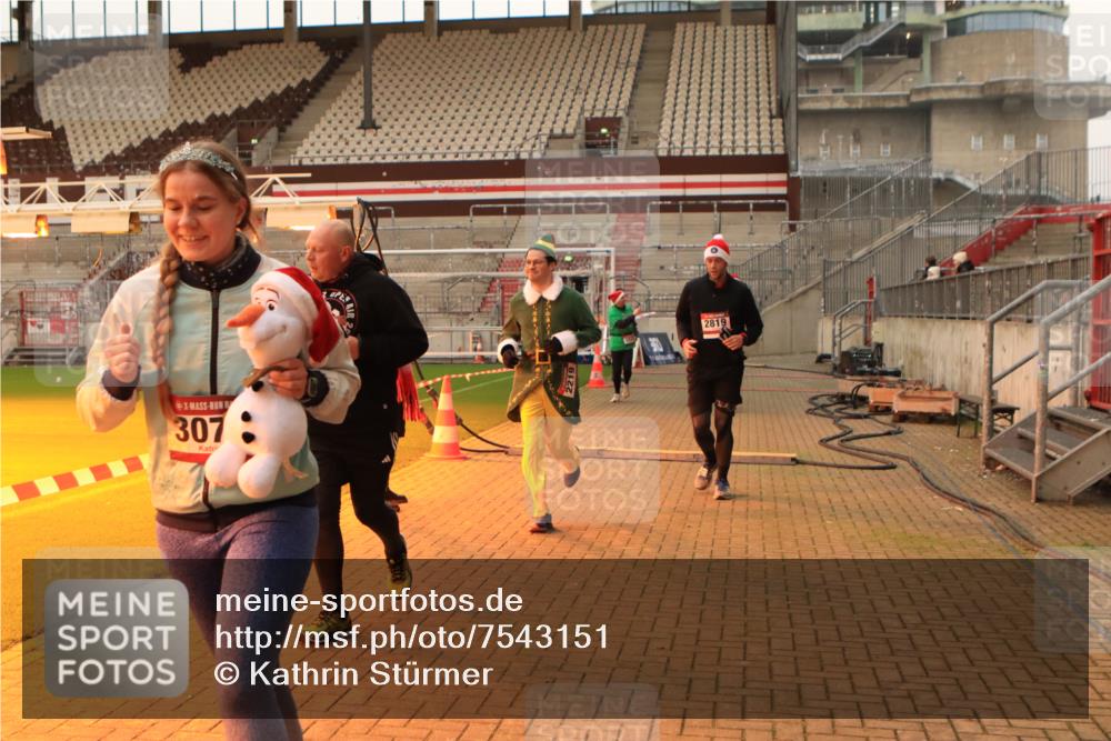 08.12.2024 - St. Pauli X-Mass-Run No. 14 Kathrin Stürmer Photography http://msf.ph/oto/7543151 08.12.2024 10:03:41 Ziel  meine-sportfotos.de