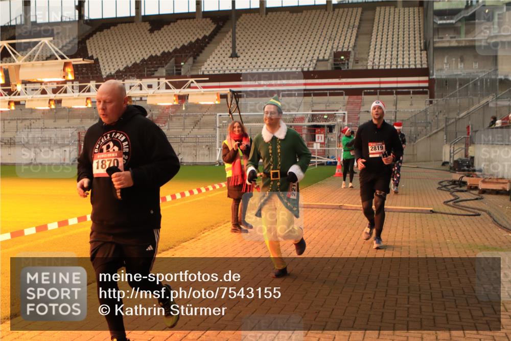 08.12.2024 - St. Pauli X-Mass-Run No. 14 Kathrin Stürmer Photography http://msf.ph/oto/7543155 08.12.2024 10:03:42 Ziel  meine-sportfotos.de