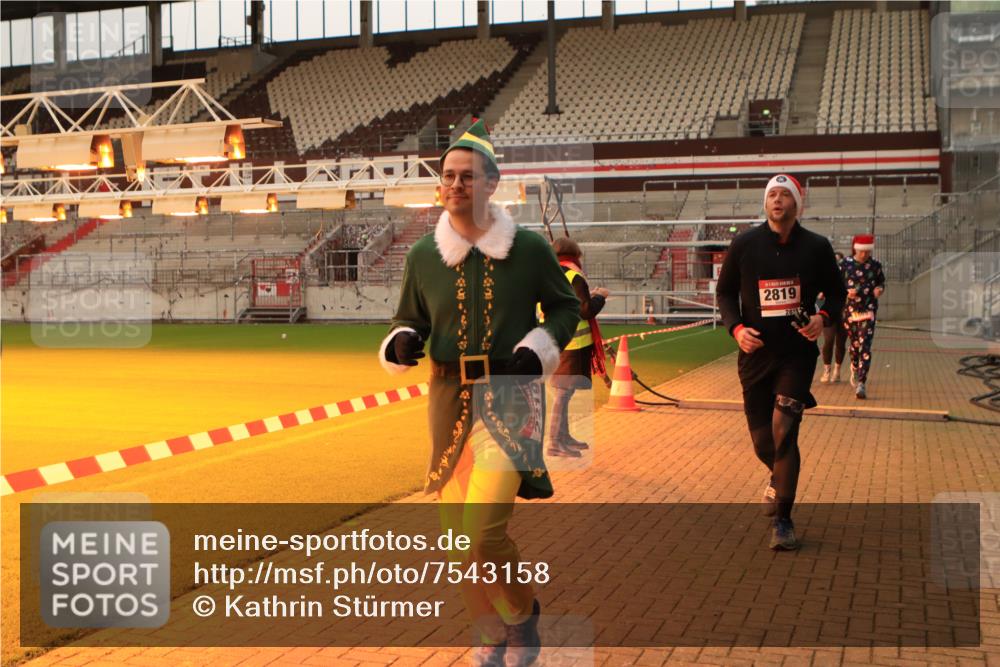 08.12.2024 - St. Pauli X-Mass-Run No. 14 Kathrin Stürmer Photography http://msf.ph/oto/7543158 08.12.2024 10:03:43 Ziel  meine-sportfotos.de