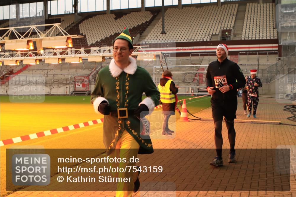 08.12.2024 - St. Pauli X-Mass-Run No. 14 Kathrin Stürmer Photography http://msf.ph/oto/7543159 08.12.2024 10:03:43 Ziel  meine-sportfotos.de