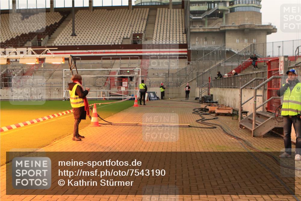 08.12.2024 - St. Pauli X-Mass-Run No. 14 Kathrin Stürmer Photography http://msf.ph/oto/7543190 08.12.2024 10:03:50 Ziel  meine-sportfotos.de