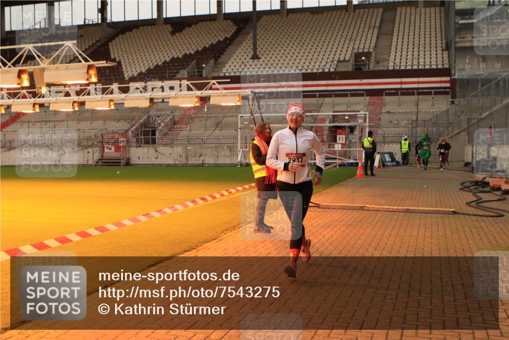 08.12.2024 - St. Pauli X-Mass-Run No. 14 Kathrin Stürmer Photography http://msf.ph/oto/7543275 08.12.2024 10:04:26 Ziel  meine-sportfotos.de