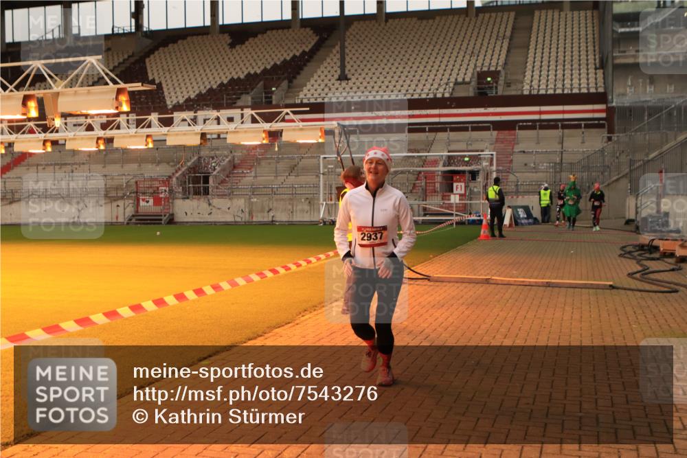 08.12.2024 - St. Pauli X-Mass-Run No. 14 Kathrin Stürmer Photography http://msf.ph/oto/7543276 08.12.2024 10:04:27 Ziel  meine-sportfotos.de