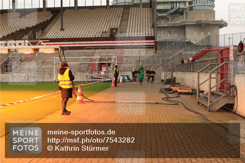 08.12.2024 - St. Pauli X-Mass-Run No. 14 Kathrin Stürmer Photography http://msf.ph/oto/7543282 08.12.2024 10:04:28 Ziel  meine-sportfotos.de