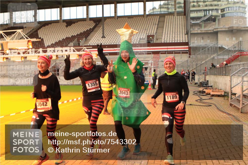 08.12.2024 - St. Pauli X-Mass-Run No. 14 Kathrin Stürmer Photography http://msf.ph/oto/7543302 08.12.2024 10:04:37 Ziel  meine-sportfotos.de