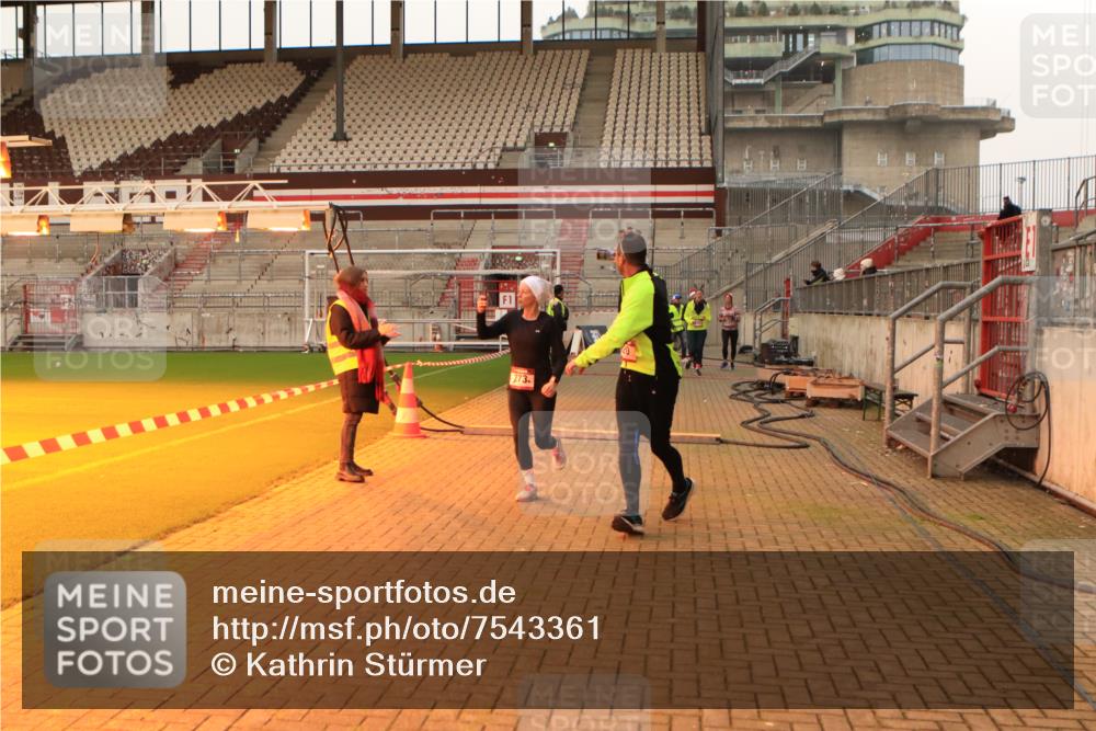 08.12.2024 - St. Pauli X-Mass-Run No. 14 Kathrin Stürmer Photography http://msf.ph/oto/7543361 08.12.2024 10:05:03 Ziel  meine-sportfotos.de