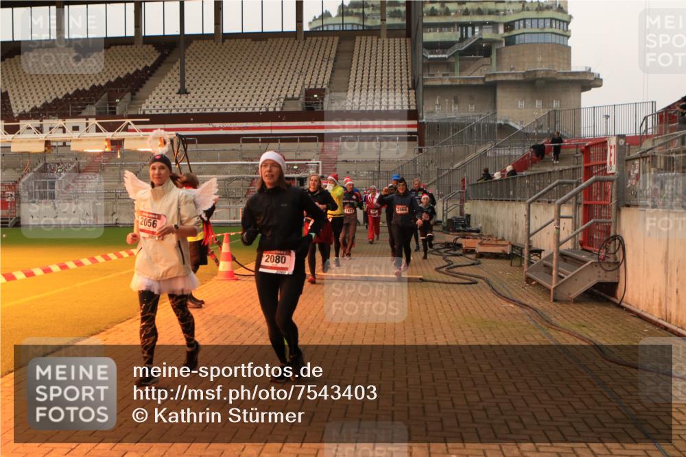 08.12.2024 - St. Pauli X-Mass-Run No. 14 Kathrin Stürmer Photography http://msf.ph/oto/7543403 08.12.2024 10:05:21 Ziel  meine-sportfotos.de