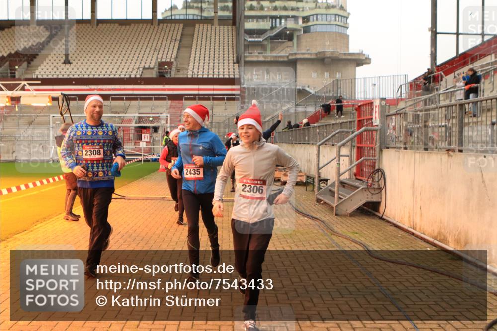 08.12.2024 - St. Pauli X-Mass-Run No. 14 Kathrin Stürmer Photography http://msf.ph/oto/7543433 08.12.2024 10:05:29 Ziel  meine-sportfotos.de