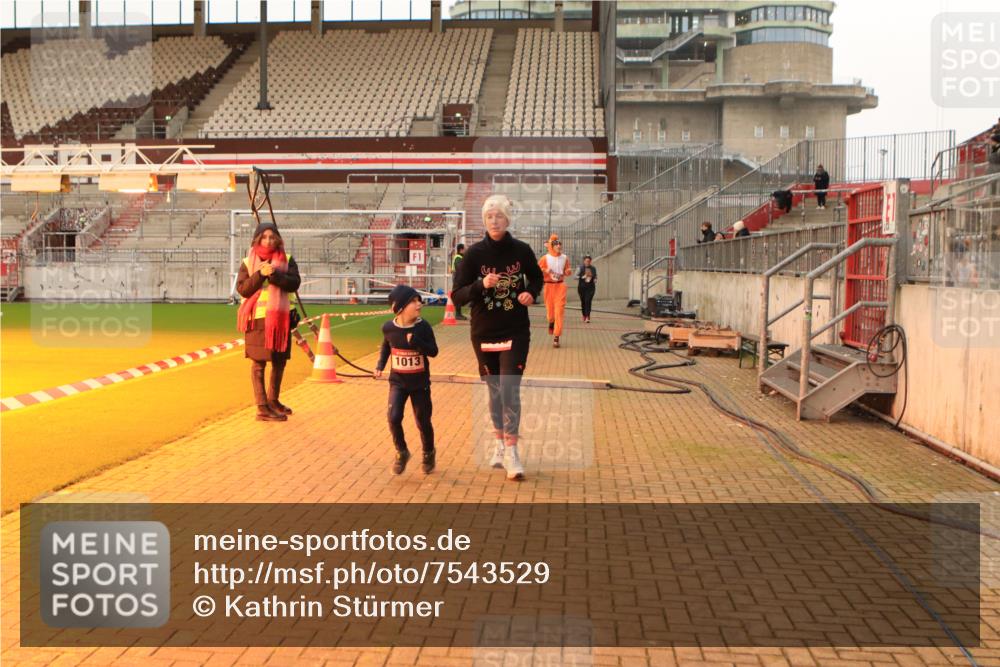 08.12.2024 - St. Pauli X-Mass-Run No. 14 Kathrin Stürmer Photography http://msf.ph/oto/7543529 08.12.2024 10:06:03 Ziel  meine-sportfotos.de