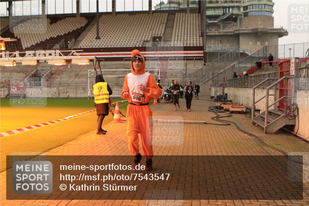 08.12.2024 - St. Pauli X-Mass-Run No. 14 Kathrin Stürmer Photography http://msf.ph/oto/7543547 08.12.2024 10:06:06 Ziel  meine-sportfotos.de