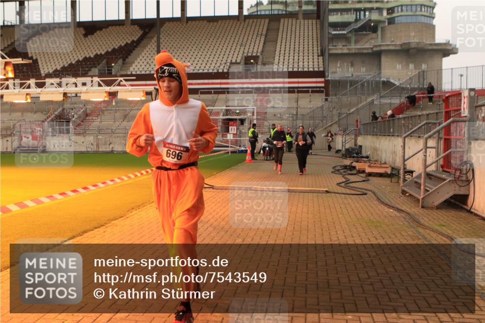 08.12.2024 - St. Pauli X-Mass-Run No. 14 Kathrin Stürmer Photography http://msf.ph/oto/7543549 08.12.2024 10:06:07 Ziel  meine-sportfotos.de