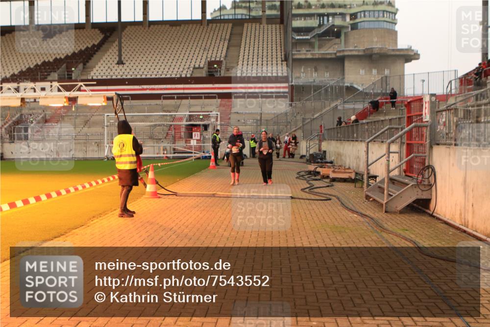 08.12.2024 - St. Pauli X-Mass-Run No. 14 Kathrin Stürmer Photography http://msf.ph/oto/7543552 08.12.2024 10:06:07 Ziel  meine-sportfotos.de
