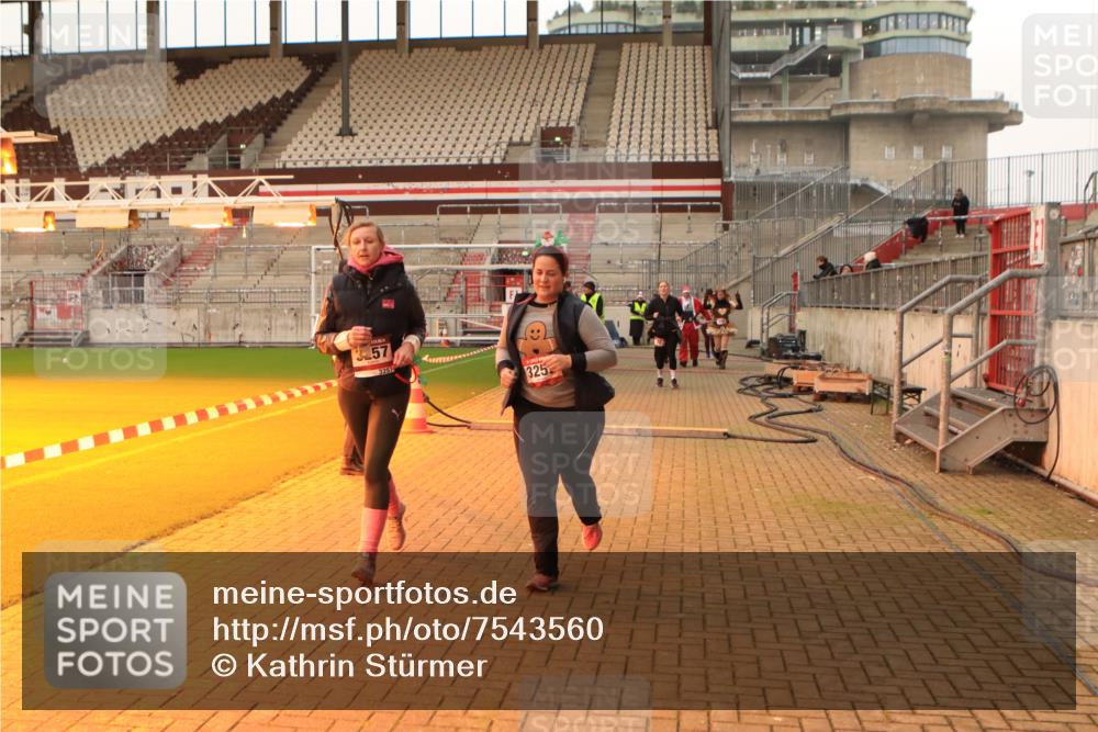 08.12.2024 - St. Pauli X-Mass-Run No. 14 Kathrin Stürmer Photography http://msf.ph/oto/7543560 08.12.2024 10:06:12 Ziel  meine-sportfotos.de