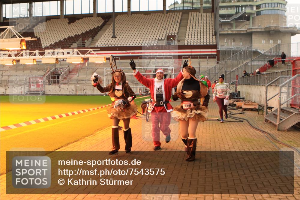 08.12.2024 - St. Pauli X-Mass-Run No. 14 Kathrin Stürmer Photography http://msf.ph/oto/7543575 08.12.2024 10:06:19 Ziel  meine-sportfotos.de