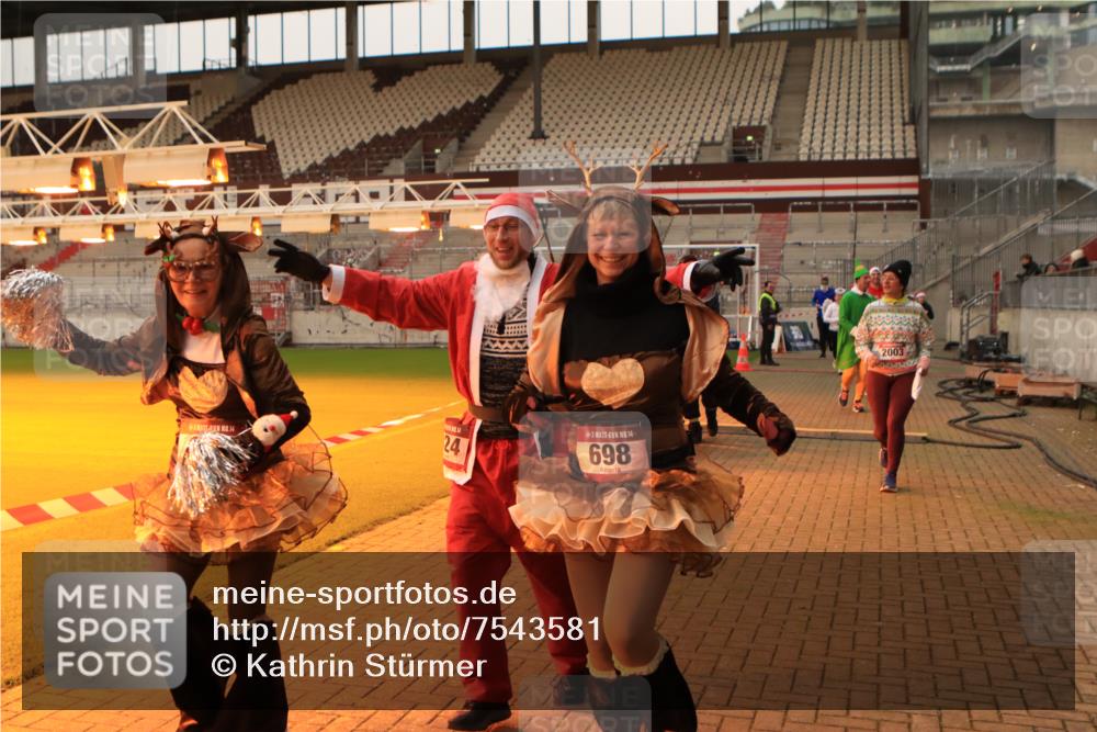 08.12.2024 - St. Pauli X-Mass-Run No. 14 Kathrin Stürmer Photography http://msf.ph/oto/7543581 08.12.2024 10:06:21 Ziel  meine-sportfotos.de