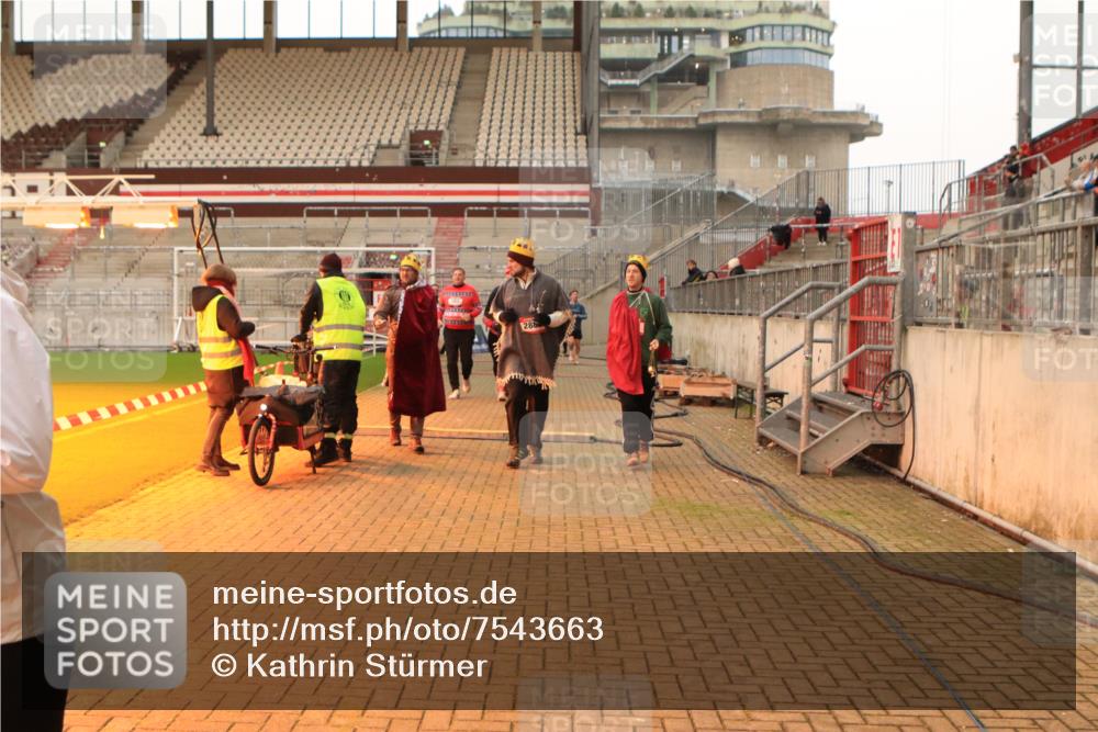 08.12.2024 - St. Pauli X-Mass-Run No. 14 Kathrin Stürmer Photography http://msf.ph/oto/7543663 08.12.2024 10:06:41 Ziel  meine-sportfotos.de