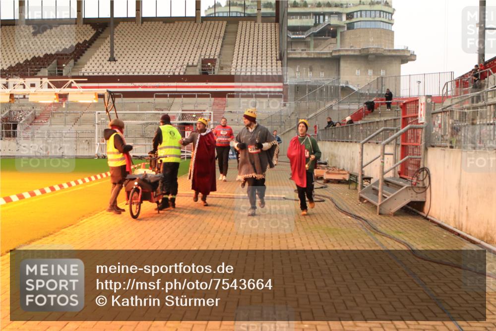 08.12.2024 - St. Pauli X-Mass-Run No. 14 Kathrin Stürmer Photography http://msf.ph/oto/7543664 08.12.2024 10:06:42 Ziel  meine-sportfotos.de