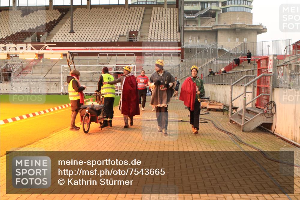 08.12.2024 - St. Pauli X-Mass-Run No. 14 Kathrin Stürmer Photography http://msf.ph/oto/7543665 08.12.2024 10:06:42 Ziel  meine-sportfotos.de