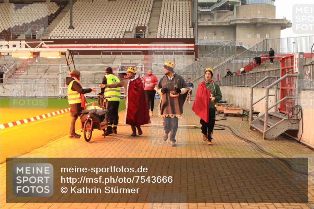 08.12.2024 - St. Pauli X-Mass-Run No. 14 Kathrin Stürmer Photography http://msf.ph/oto/7543666 08.12.2024 10:06:42 Ziel  meine-sportfotos.de