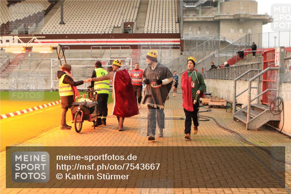 08.12.2024 - St. Pauli X-Mass-Run No. 14 Kathrin Stürmer Photography http://msf.ph/oto/7543667 08.12.2024 10:06:42 Ziel  meine-sportfotos.de