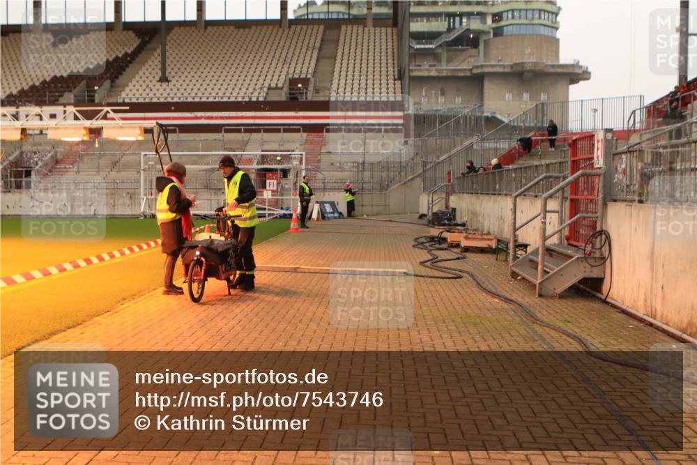 08.12.2024 - St. Pauli X-Mass-Run No. 14 Kathrin Stürmer Photography http://msf.ph/oto/7543746 08.12.2024 10:07:00 Ziel  meine-sportfotos.de
