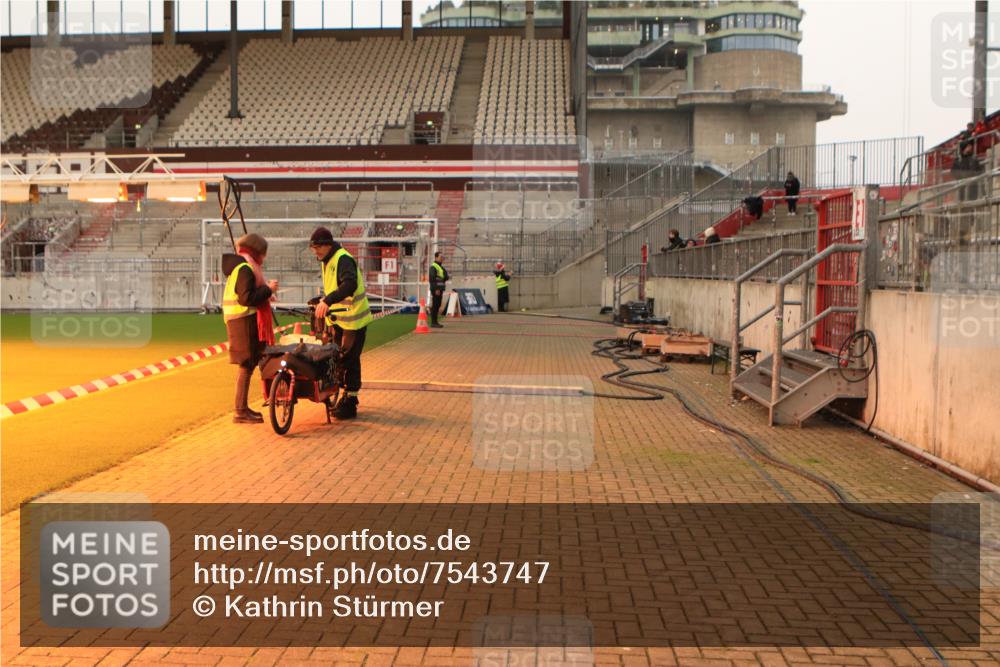 08.12.2024 - St. Pauli X-Mass-Run No. 14 Kathrin Stürmer Photography http://msf.ph/oto/7543747 08.12.2024 10:07:01 Ziel  meine-sportfotos.de