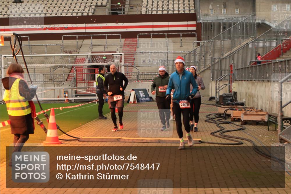 08.12.2024 - St. Pauli X-Mass-Run No. 14 Kathrin Stürmer Photography http://msf.ph/oto/7548447 08.12.2024 10:40:32 Ziel  meine-sportfotos.de