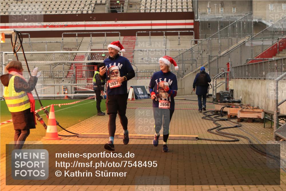 08.12.2024 - St. Pauli X-Mass-Run No. 14 Kathrin Stürmer Photography http://msf.ph/oto/7548495 08.12.2024 10:40:55 Ziel  meine-sportfotos.de