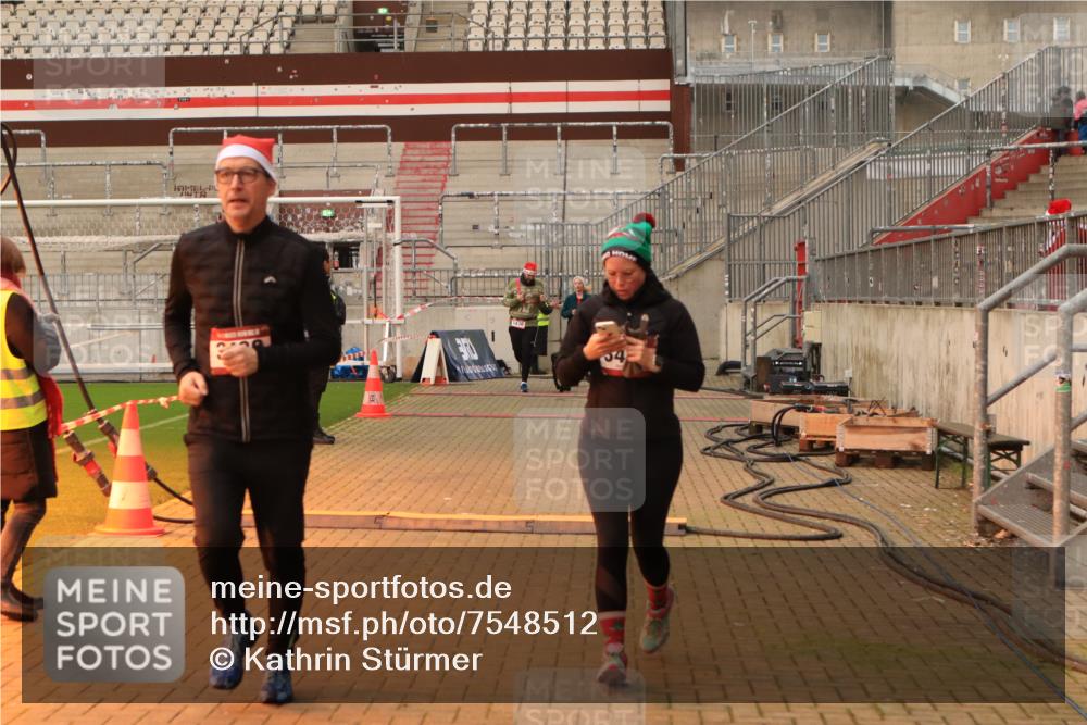 08.12.2024 - St. Pauli X-Mass-Run No. 14 Kathrin Stürmer Photography http://msf.ph/oto/7548512 08.12.2024 10:41:16 Ziel  meine-sportfotos.de