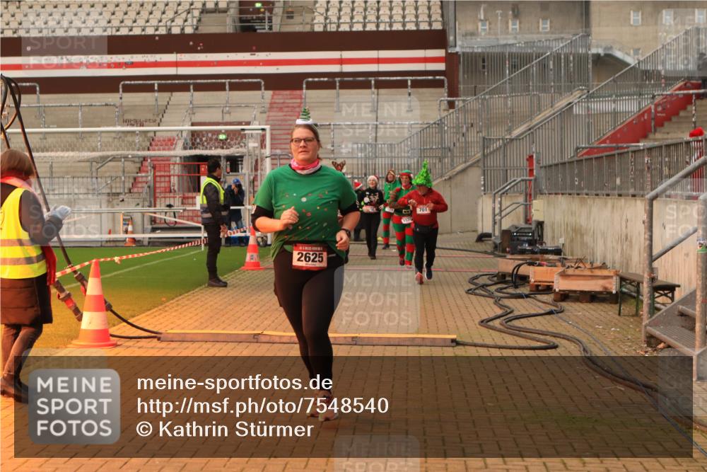 08.12.2024 - St. Pauli X-Mass-Run No. 14 Kathrin Stürmer Photography http://msf.ph/oto/7548540 08.12.2024 10:41:39 Ziel  meine-sportfotos.de