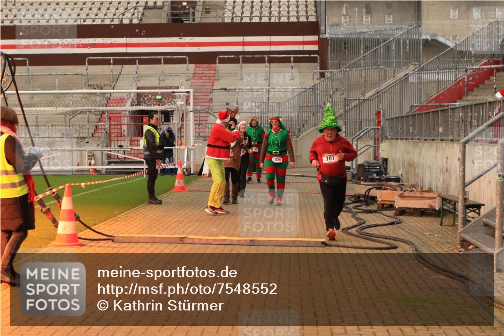 08.12.2024 - St. Pauli X-Mass-Run No. 14 Kathrin Stürmer Photography http://msf.ph/oto/7548552 08.12.2024 10:41:42 Ziel  meine-sportfotos.de